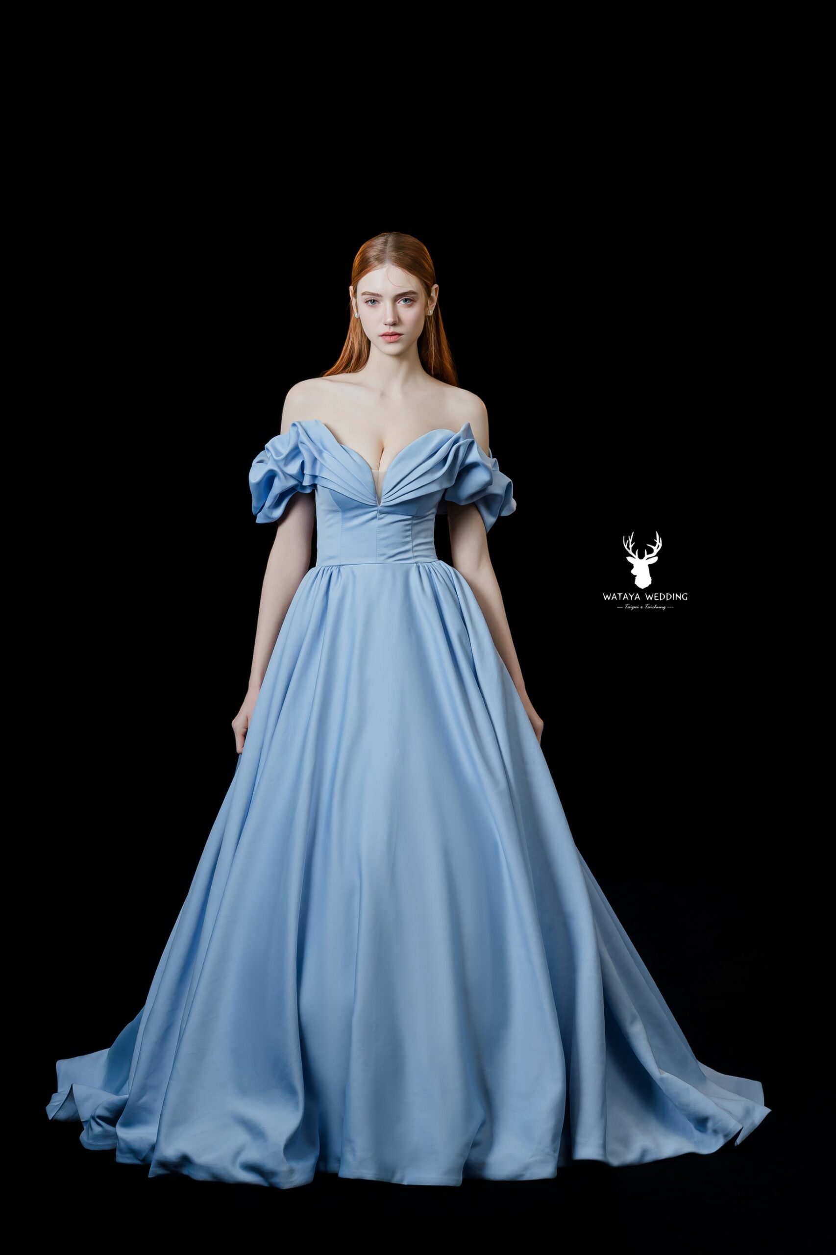 ◤品牌婚紗◢愛麗絲藍（#AliceBlue）緞面晚禮服，接近淺藍灰色或鋼青色的愛麗絲藍色勾勒出溫柔浪漫的美好，上身波浪紋宛如自在漂浮的雲朵將柔情藏匿於褶間